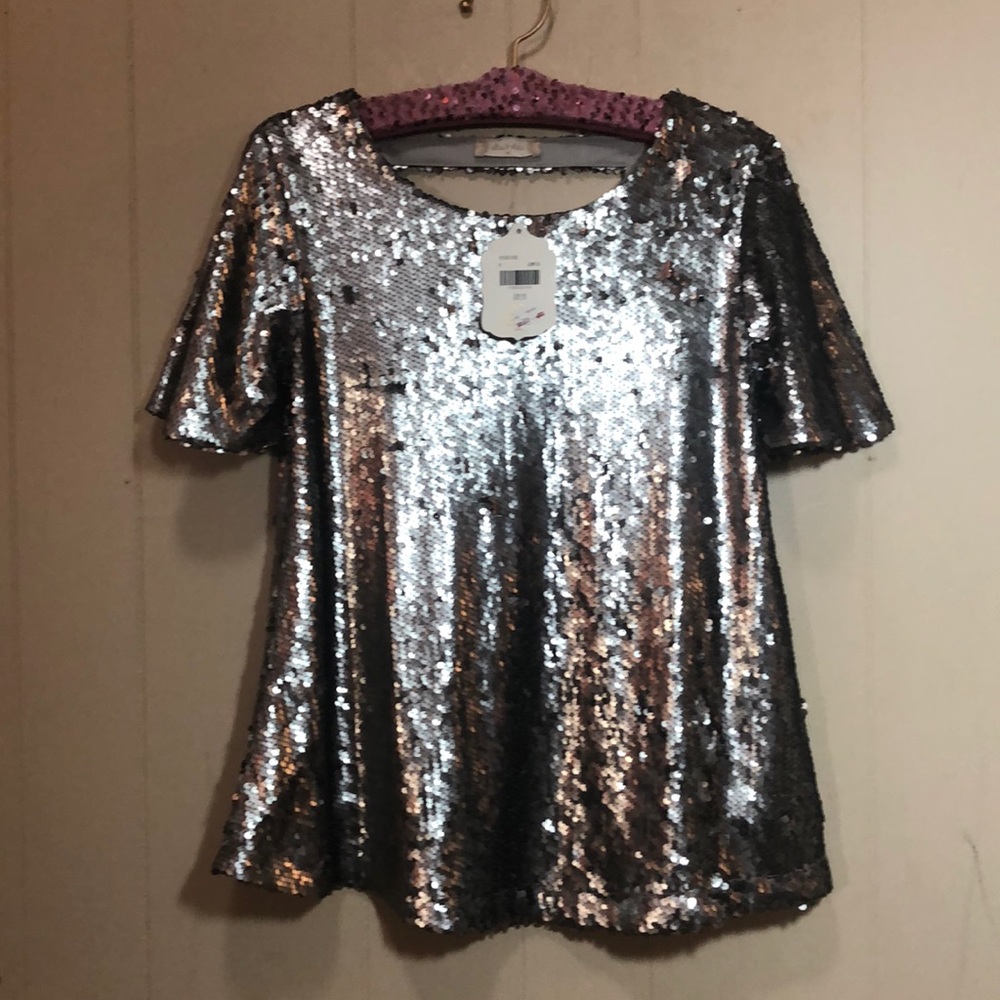 Silver/gunmetal sequin keyhole fancy Tshirt top